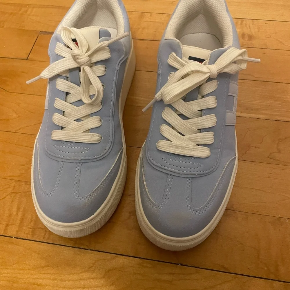 Tommy Hilfiger Women’s Light Blue Lace-Up Sneakers